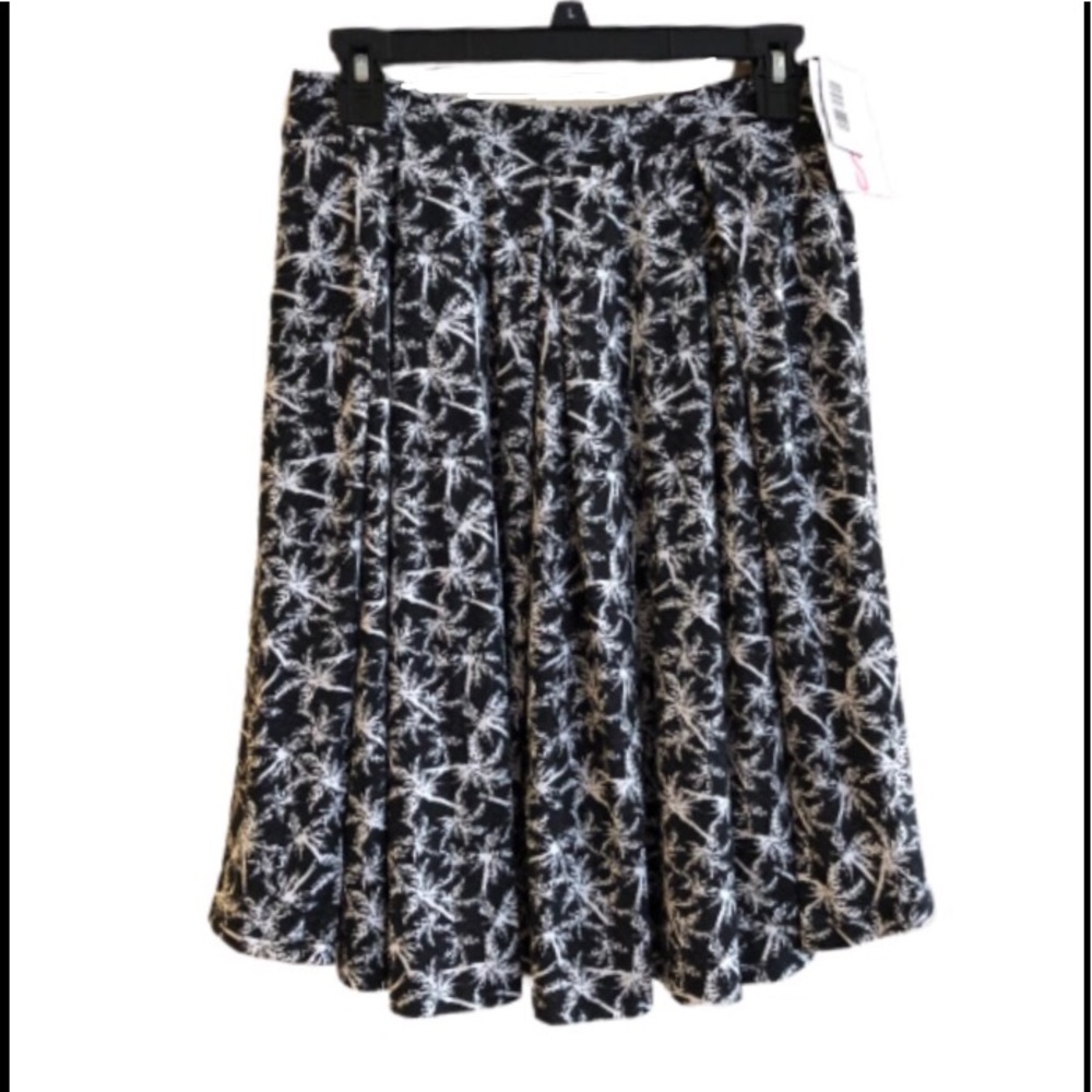 NWT LuLaRoe Madison skirt in black & white.
